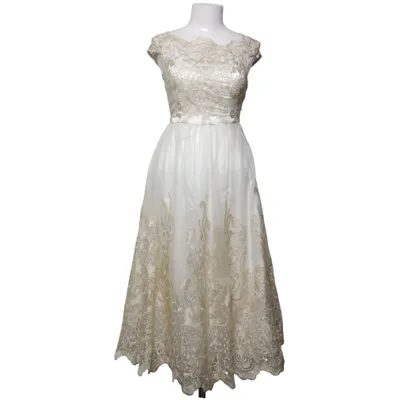 Avondjurk (Beige, Wit) van Chi Chi London Polyamide