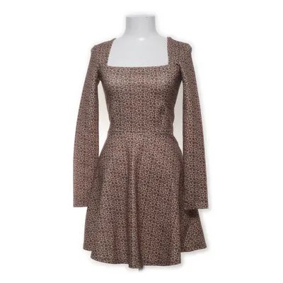Kleid (Braun, Schwarz) von Pamela x NA-KD Elasthan, Polyester