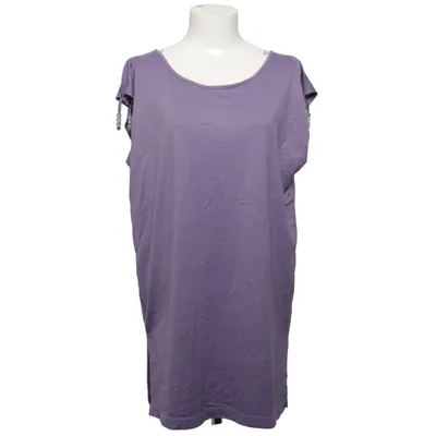 Topp (Lila) från Plus Free Form Polyester, Viskos