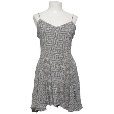 Klänning (Svart, Vit) från Forever 21 Viskos
