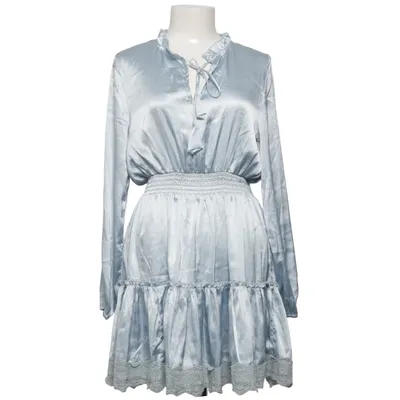 Jurk (Iva Nikolina) van Iva Nikolina x NA-KD Polyester