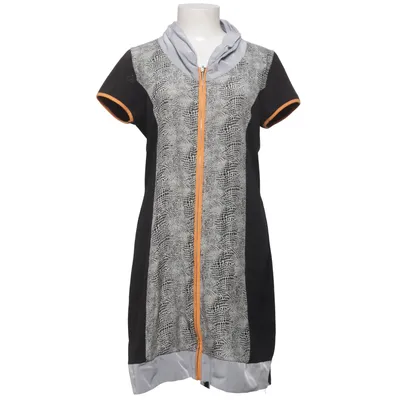 Robe (Noir, Gris, Blanc) de In Front