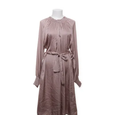 Klänning (ELVIRA DRESS) från Neo Noir Polyester