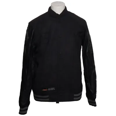 Collegejakke (Street Fighter X Tekken) fra Street Fighter Polyester