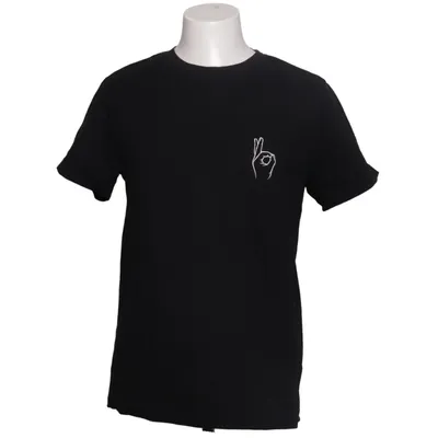 T-shirt (Black) from Mister Tee