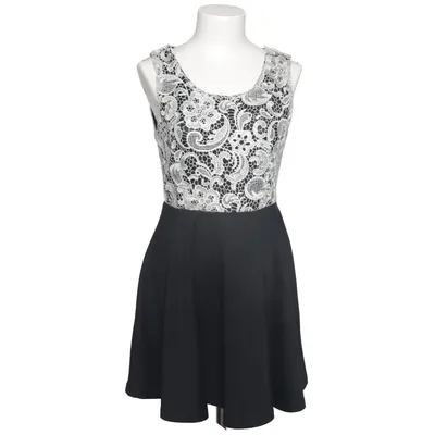 Klänning (Svart, Vit) från Cameo Rose Polyester