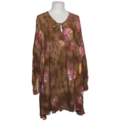 Robe (Marron, Rose, Jaune) de Chantal. B
