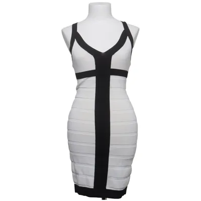 Robe (Blanc, Noir) de Mango Basics