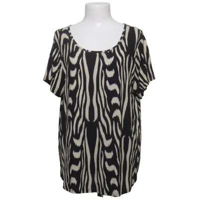 Top (Black, White) from In Front