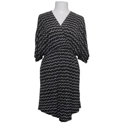 Klänning (Svart, Vit) från Gina Tricot Viskos