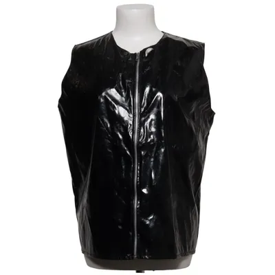 Gilet (Chor Clothing, Chor Clothing vest, vinyl vest, patent leather vest, glossy vest, shiny vest, faux leather vest, black vest, zip front vest, sleeveless jacket, sleeveless top, goth fashion, gothic clothing, darkwear, dark aesthetic, alternative fashion, alt style, punk fashion, grunge style, cyber goth, industrial fashion, rave outfit, festival wear, clubwear, techno fashion, streetwear, urban fashion, Y2K fashion, matrix style, fetish inspired, edgy fashion, minimalist fashion, unisex fashion, oversized vest, XL vest, biker style, rocker style, metal fashion, emo style, e girl, e boy, aesthetic outfit, statement piece, rare brand, designer streetwear, premium fashion, casual layering, layering piece, monochrome style, black aesthetic, TikTok fashion, Pinterest fashion, Instagram style, viral fashion, fashion trend, contemporary fashion, zip vest, sleeveless outerwear, lightweight vest, modern style, bold fashion, unique clothing, alternative streetwear, techwear inspired, futuristic fashion, casual vest, stylish vest, everyday streetwear, gothic wardrobe, urban aesthetic, premium vest, fashion essential, standout outfit, collectible fashion, rare find, shiny black clothing, club style, nightlife fashion, concert outfit, festival clothing, cosplay inspired, minimalist goth, sleek design, fashion lover) van Honour Polyamide, Polyester
