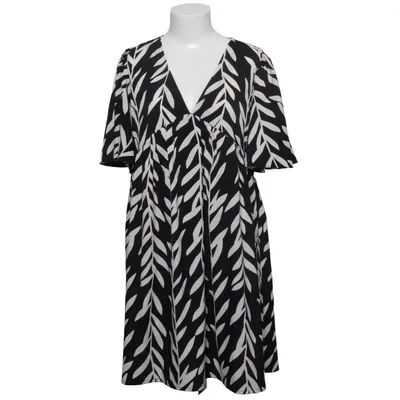 Kjole (Sort, Hvid) fra Guts & Gusto Polyester, Viscose