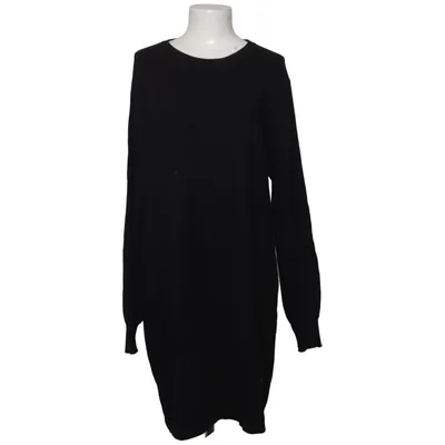 Dress (Black) from Linea Loresi