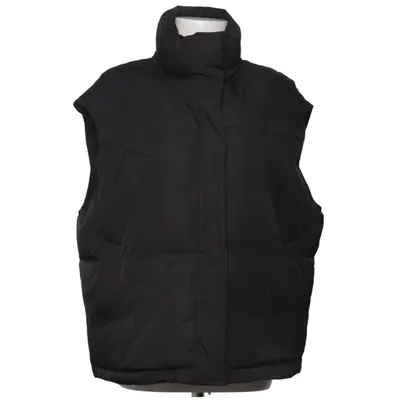 Ytterväst (Svart) från Lili Sidonio x Molly Bracken Polyester