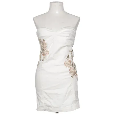 Kleid (Weiß) von Nikkie Baumwolle, Elasthan, Polyester