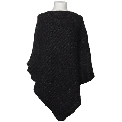 Poncho (Black) from Oxbow