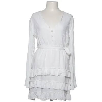 Robe (Front Button Frill Dress) de Donna Romina x NA-KD Polyester, Viscose