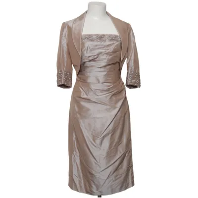 Set (Beige) van John Charles