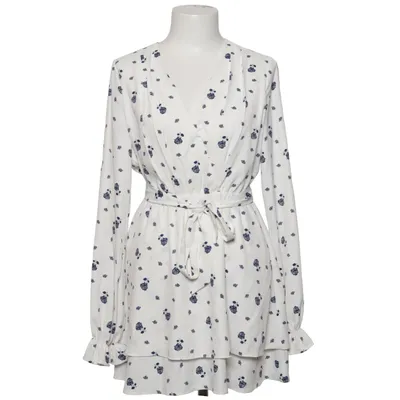 Robe (V-Neck Tied Front Flowy Dress) de Donna Romina x NA-KD Polyester