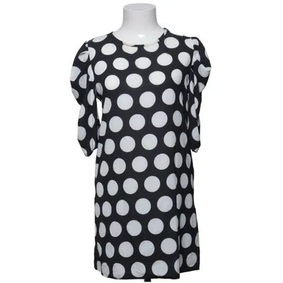 Klänning (Svart, Vit) från Boohoo Elastan, Polyester