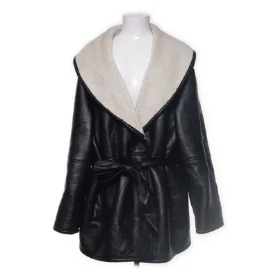 Veste en peau de mouton retournée (Noir, Beige) de ASOS Design