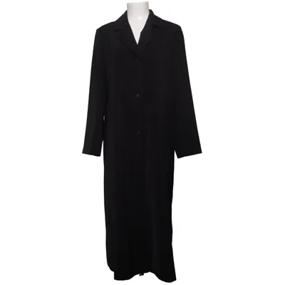 Coat (Black) from Lacoda