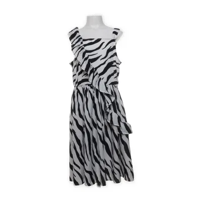 Klänning (Svart, Vit) från Friboo