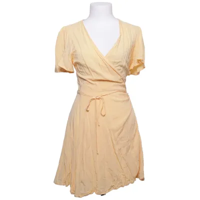 Omlottklänning (Wrap Mini Dress) från Camille Botten x NA-KD Viskos