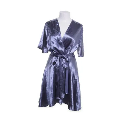 Omlottklänning (Blå) från NA-KD