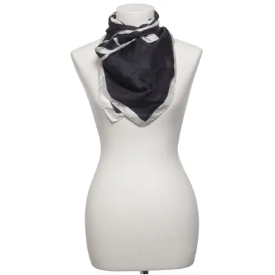 Shawl (Black, White) from Dagmar