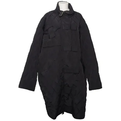 Vinterkappa (Svart) från Selam Fessahaye x Monki Polyester