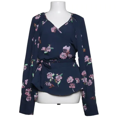 Omlottblus (VMLYDIA LS WRAP TOP WVN CUR) från Vero Moda Curve