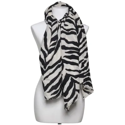 Shawl (Black, White) from By Malene Birger