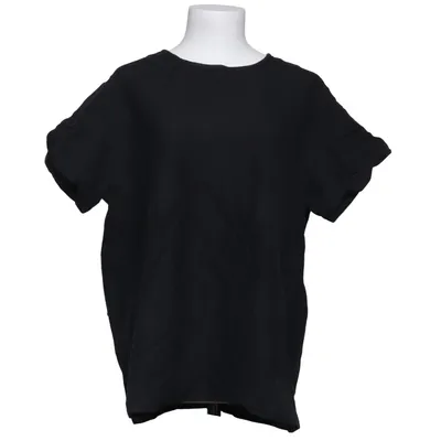 T-shirt (Black) from Neubau
