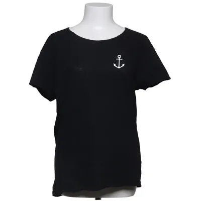 T-shirt (Black) from Viento