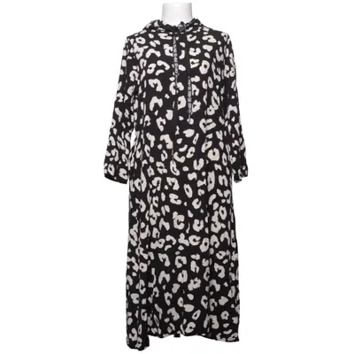 Robe à capuche (Noir, Blanc) de Marta
