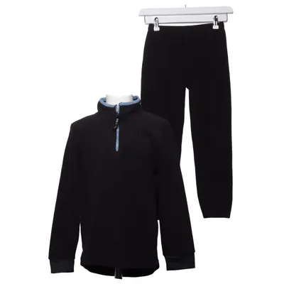 Mjukisset (Svart) från D555 Polyester