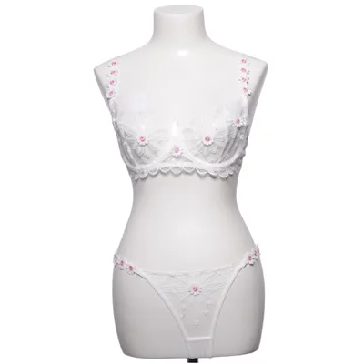 Ondergoed set (lingerie set, bra and panties, lingerie, white lingerie, embroidered lingerie, floral embroidery, lace lingerie, romantic, feminine, elegant, bridal lingerie, bridal set, honeymoon, wedding lingerie, coquette, coquette aesthetic, soft girl, balletcore, cottagecore, fairycore, kawaii, floral, daisy, pastel, luxury lingerie, luxury underwear, matching set, cute, aesthetic, Y2K, Y2K fashion, TikTok fashion, TikTok viral, trending, Pinterest aesthetic, Valentine's Day, gift for her, women's fashion, intimate apparel.) Elastaan, Polyester