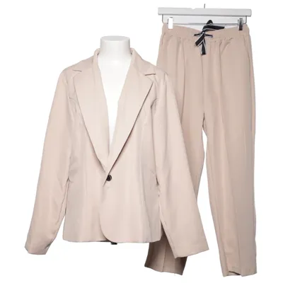 Suit (Beige) from Martin