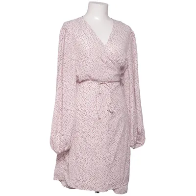 Slå-om-kjole (Pink, Hvid) fra Glamorous Curve Polyester