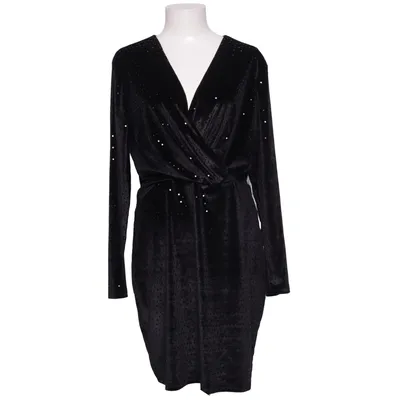 Wickelkleid (Schwarz) von Noisy May