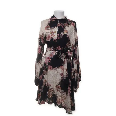 Klänning (Alessia Dress) från RAVN Viskos