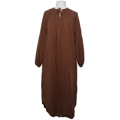 Robe (Marron) de A Part Of The Art Lyocell