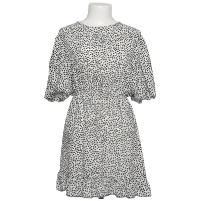 Klänning (Vit, Svart) från I Saw It First Elastan, Polyester