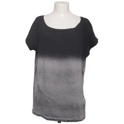 T-shirt (11-699) from Outer Vision Cotton