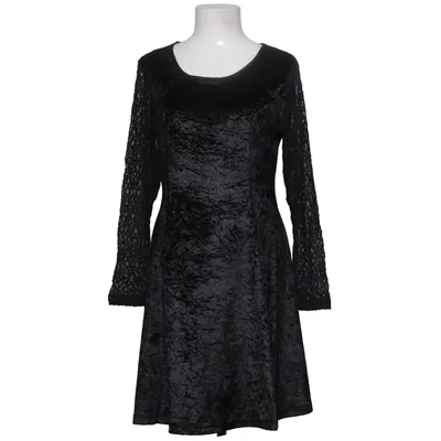 Dress (Black) from Savann
