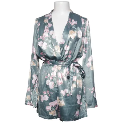 Byxdress (Deep V-neck Satin Playsuit) från Hanna Schönberg x NA-KD Polyester