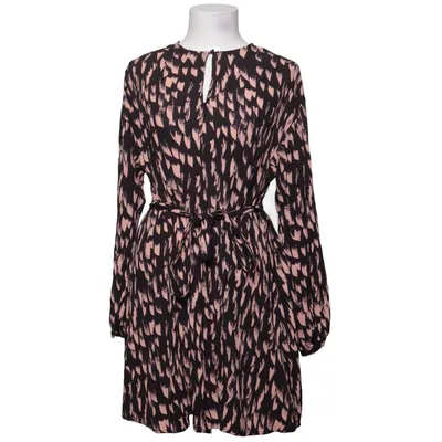 Klänning (Svart, Flerfärgad) från Vero Moda Viskos