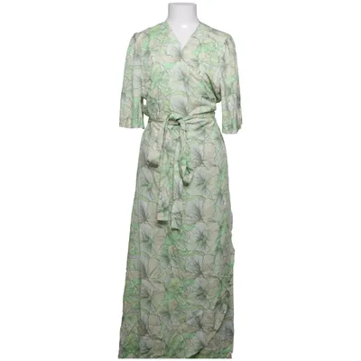 Robe portefeuille (Vert, Blanc) de Pure Female Viscose