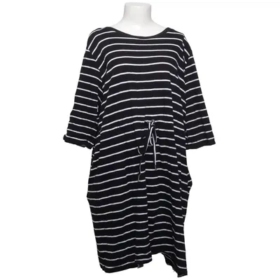 Kjole (Sort, Hvid) fra Janina Curved